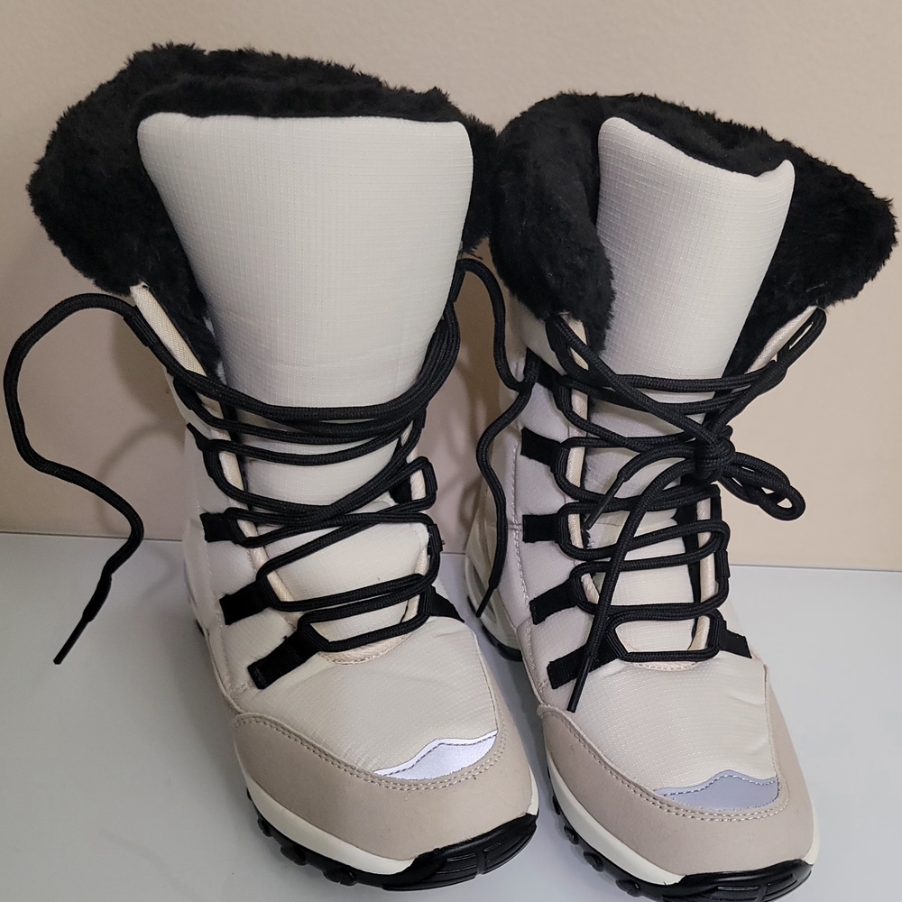 Women's Cream and Black Winter Lace-Up Fur-Trim Boots